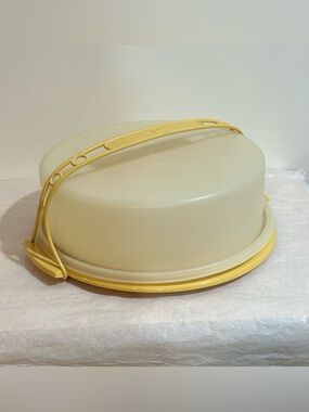 Retro 3 Piece Tupperware Pie/Cake Taker Carrier Baked Goods Storage Container
